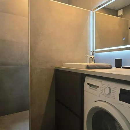 1 Dans Neuf, Terrasse Sud, Meublé Contemporain, Parking