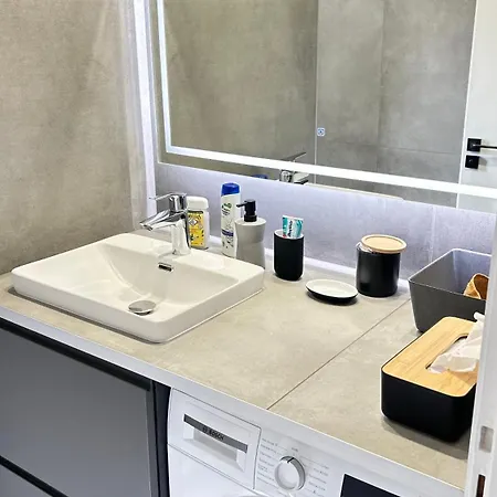 1 Dans Neuf, Terrasse Sud, Meublé Contemporain, Parking